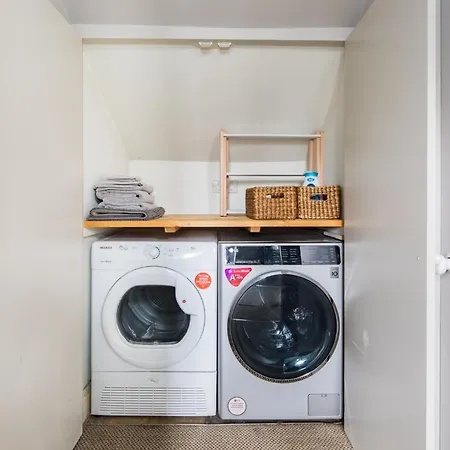 Homely Parkside 2-bed In Primrose Hill * London