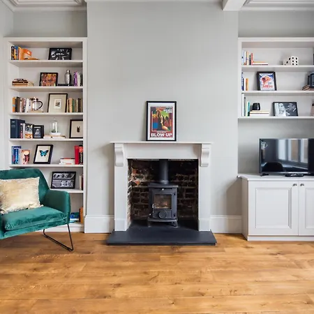 Homely Parkside 2-bed In Primrose Hill Apartment