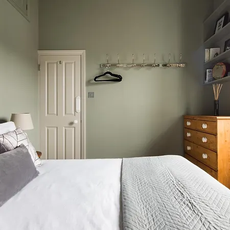 Homely Parkside 2-bed In Primrose Hill Apartment *