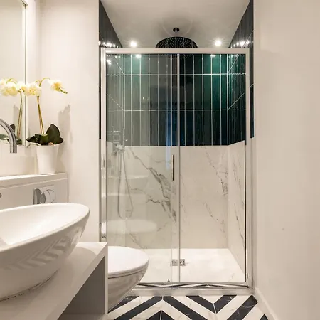 Modern, Luxury 2-bed With Private Balcony Apartment London