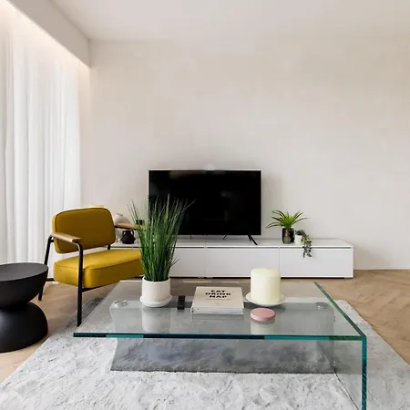 Modern, Luxury 2-bed With Private Balcony * London