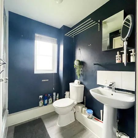Colliers Wood 1 Bed South London Short