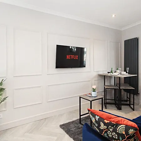 Rayan Heights Cosy 1 Bedroom Flat Sleeps 2 Perfect For Contractors Tourists Families - Free Parking