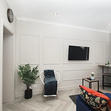 Rayan Heights Cosy 1 Bedroom Flat Sleeps 2 Perfect For Contractors Tourists Families - Free Parking London