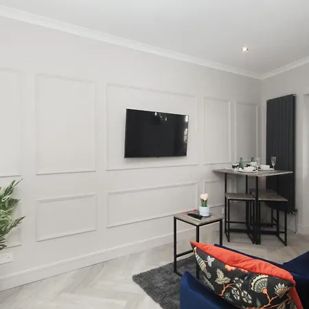 Apartment Rayan Heights Cosy 1 Bedroom Flat Sleeps 2 Perfect For Contractors Tourists Families - Free Parking