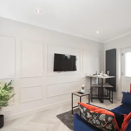 Rayan Heights Cosy 1 Bedroom Flat Sleeps 2 Perfect For Contractors Tourists Families - Free Parking London