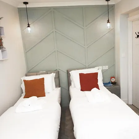 Apartment Rayan Heights Cosy 1 Bedroom Flat Sleeps 2 Perfect For Contractors Tourists Families - Free Parking London