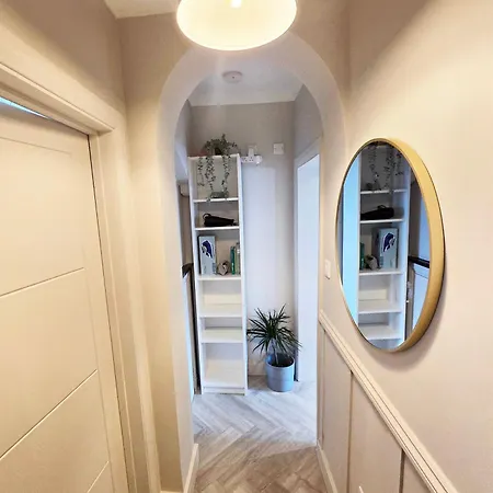 Rayan Heights Cosy 1 Bedroom Flat Sleeps 2 Perfect For Contractors Tourists Families - Free Parking Apartment London