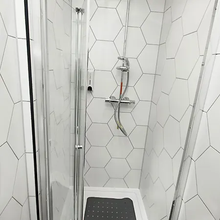 Apartment Rayan Heights Cosy 1 Bedroom Flat Sleeps 2 Perfect For Contractors Tourists Families - Free Parking London