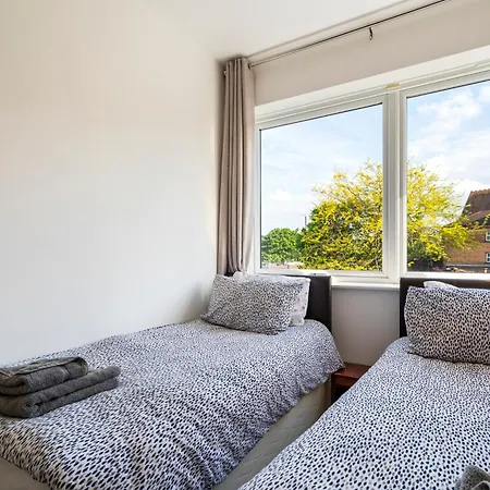 Modern 2 Bedroom In Mitcham, London Apartament *