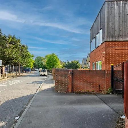 Apartament Modern 2 Bedroom In Mitcham, London *