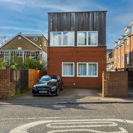 Modern 2 Bedroom In Mitcham, London Mitcham