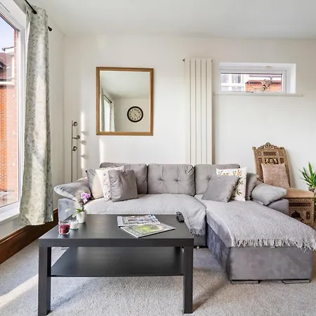 Modern 2 Bedroom In Mitcham, London