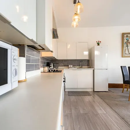 Apartament Modern 2 Bedroom In Mitcham, London *