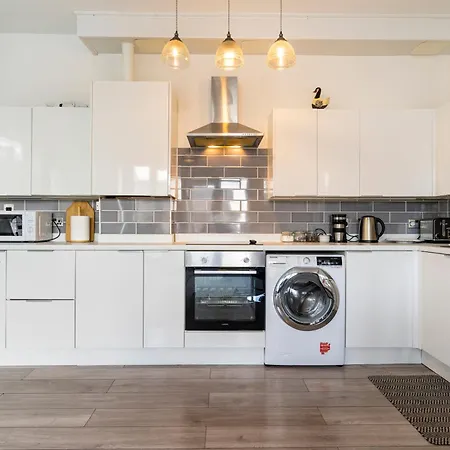 Modern 2 Bedroom In Mitcham, London Apartament *