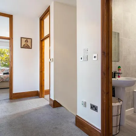 Modern 2 Bedroom In Mitcham, London Apartament *