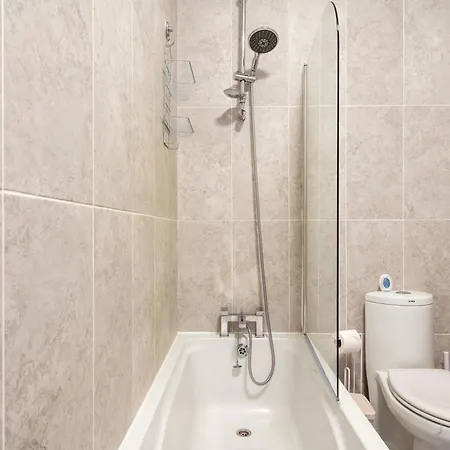 Modern 2 Bedroom In Mitcham, London Apartament *