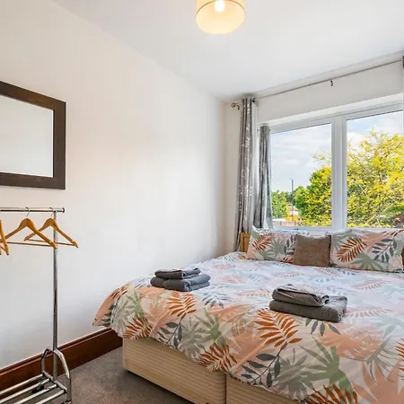 Modern 2 Bedroom In Mitcham, London Apartament *