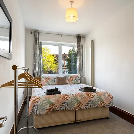 Apartament Modern 2 Bedroom In Mitcham, London *