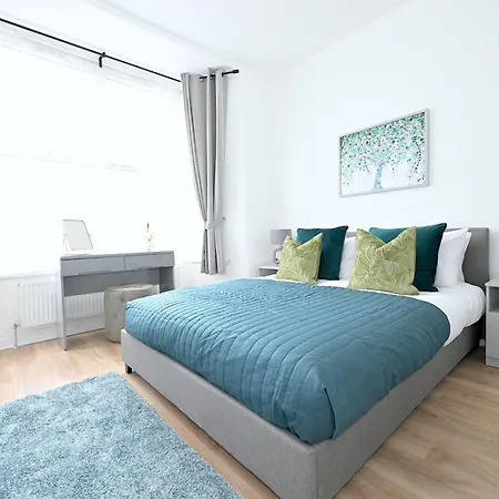 Bright & Large 3 Bed Flat In * Londres