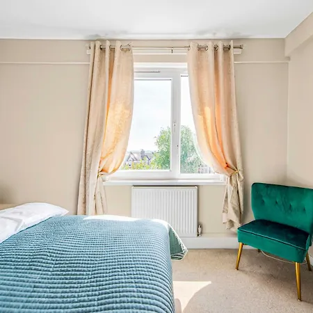 Match Point Flat: 2-bed Flat By Wimbledon Tennis Club London