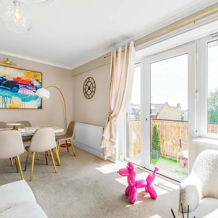 Match Point Flat: 2-bed Flat By Wimbledon Tennis Club *