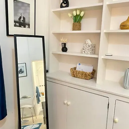 Spacious Studio, 5 Mins To Victoria Station, Central * London