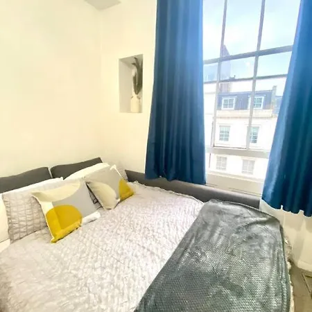 Spacious Studio, 5 Mins To Victoria Station, Central Apartment *