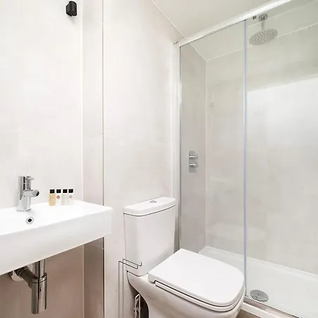 Destination At 190 Northolt Road In Apartment *