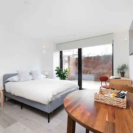 Destination At 190 Northolt Road In * Harrow