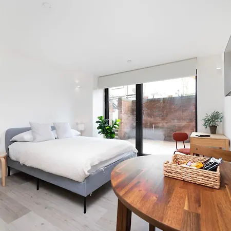 Destination At 190 Northolt Road In