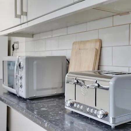 Apartment Ann's Place - 2 Bed House - Free Parking & Garden *