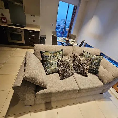 Luxury In Canary Wharf Apartment