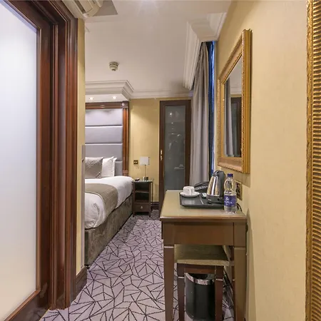 Hyde Park International Hotell 4*