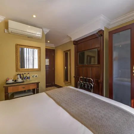 Hyde Park International Hotell 4*