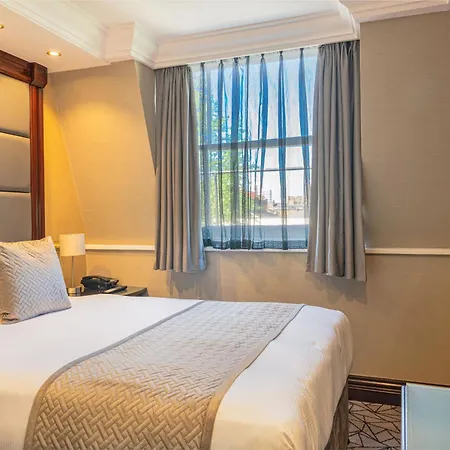 Hyde Park International Hotell 4*