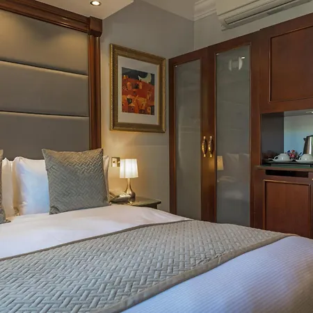 Hyde Park International 4* London