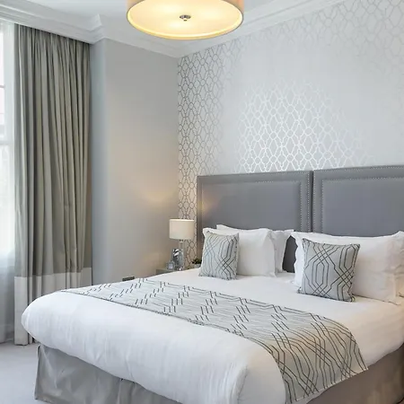 Chilworth Court Aparthotel 4*