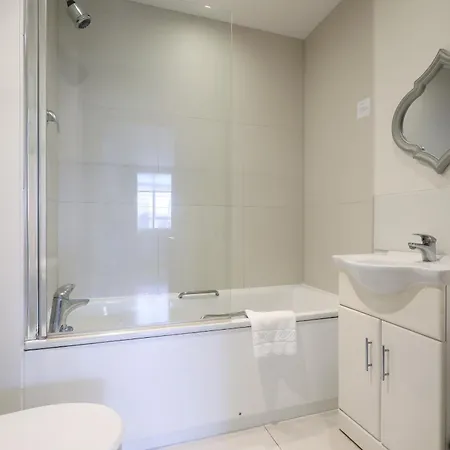 Classic South Kensington Nell Gwynn Apartment London