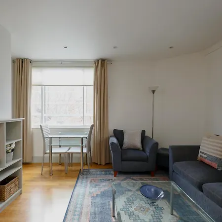 Classic South Kensington Nell Gwynn Apartment *