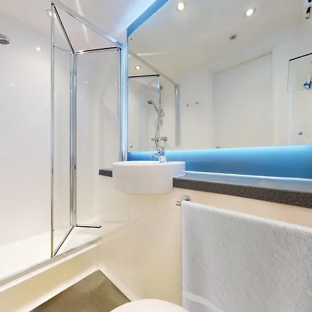 For Students Only Private Bedrooms With Shared Kitchen, And At Canvas Walthamstow In *