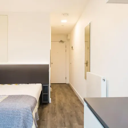 Contemporary At Chapter White In لندن