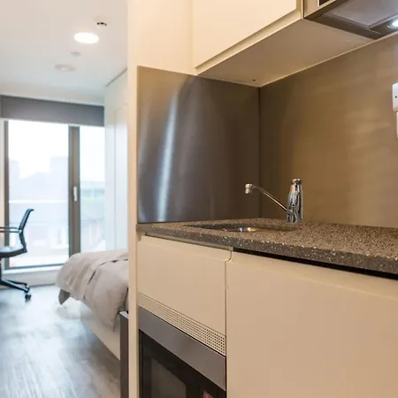 Contemporary At Chapter White In لندن
