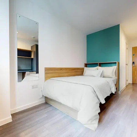 Private Bedrooms With Shared Kitchen, And At Canvas Wembley In Apartment *