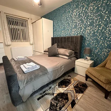 5 Bed 5 Bath / Brick Lane E1 *