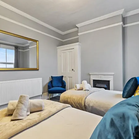 Parea Living - Leytonstone, 2-bedroom Serviced Apartment, Free Parking, Remote Working Apartment *