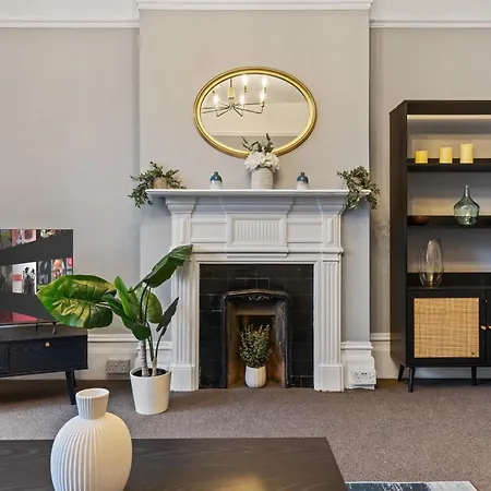 Parea Living - Leytonstone, 2-bedroom Serviced Apartment, Free Parking, Remote Working Apartment