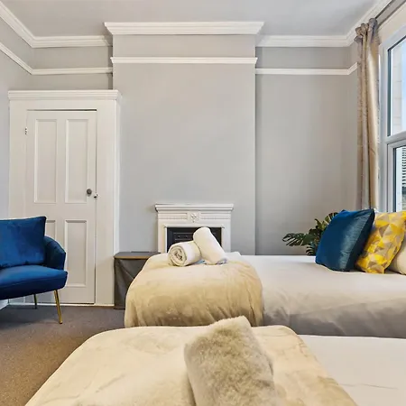 Parea Living - Leytonstone, 2-bedroom Serviced Apartment, Free Parking, Remote Working Apartment *