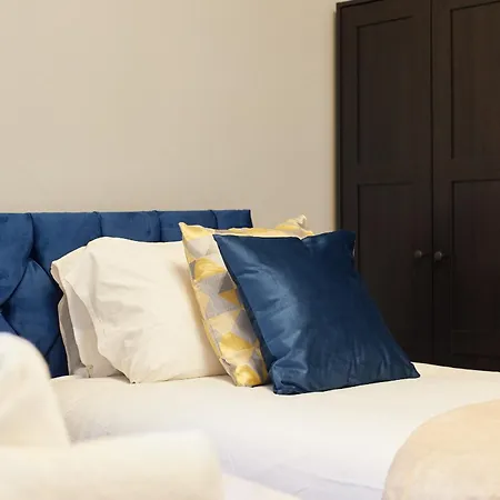 Parea Living - Leytonstone, 2-bedroom Serviced Apartment, Free Parking, Remote Working *