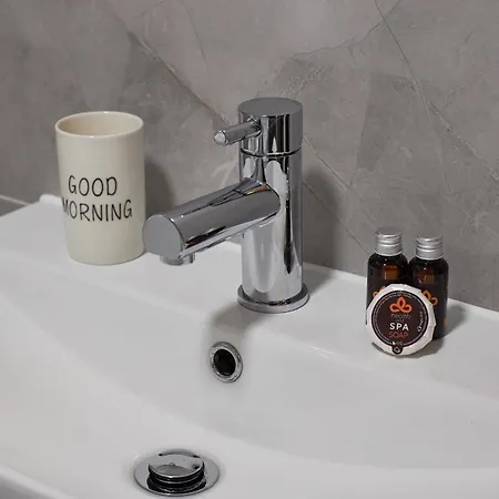 Parea Living - Leytonstone, 2-bedroom Serviced Apartment, Free Parking, Remote Working Apartment London